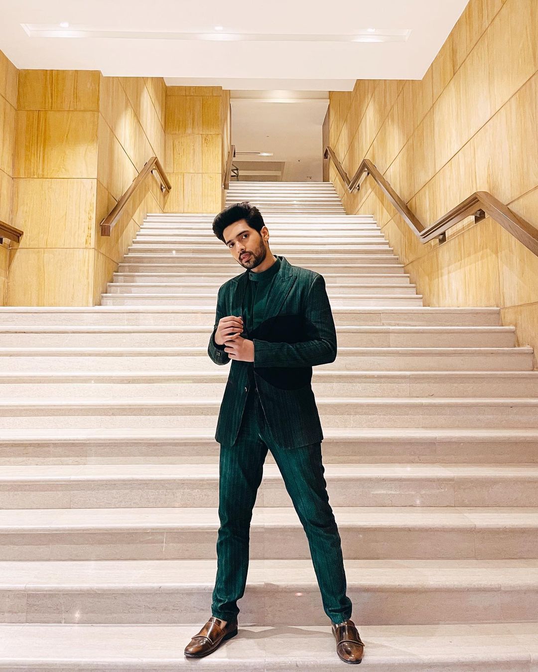 Armaan Malik showed his hot and handsome style in suit 3662