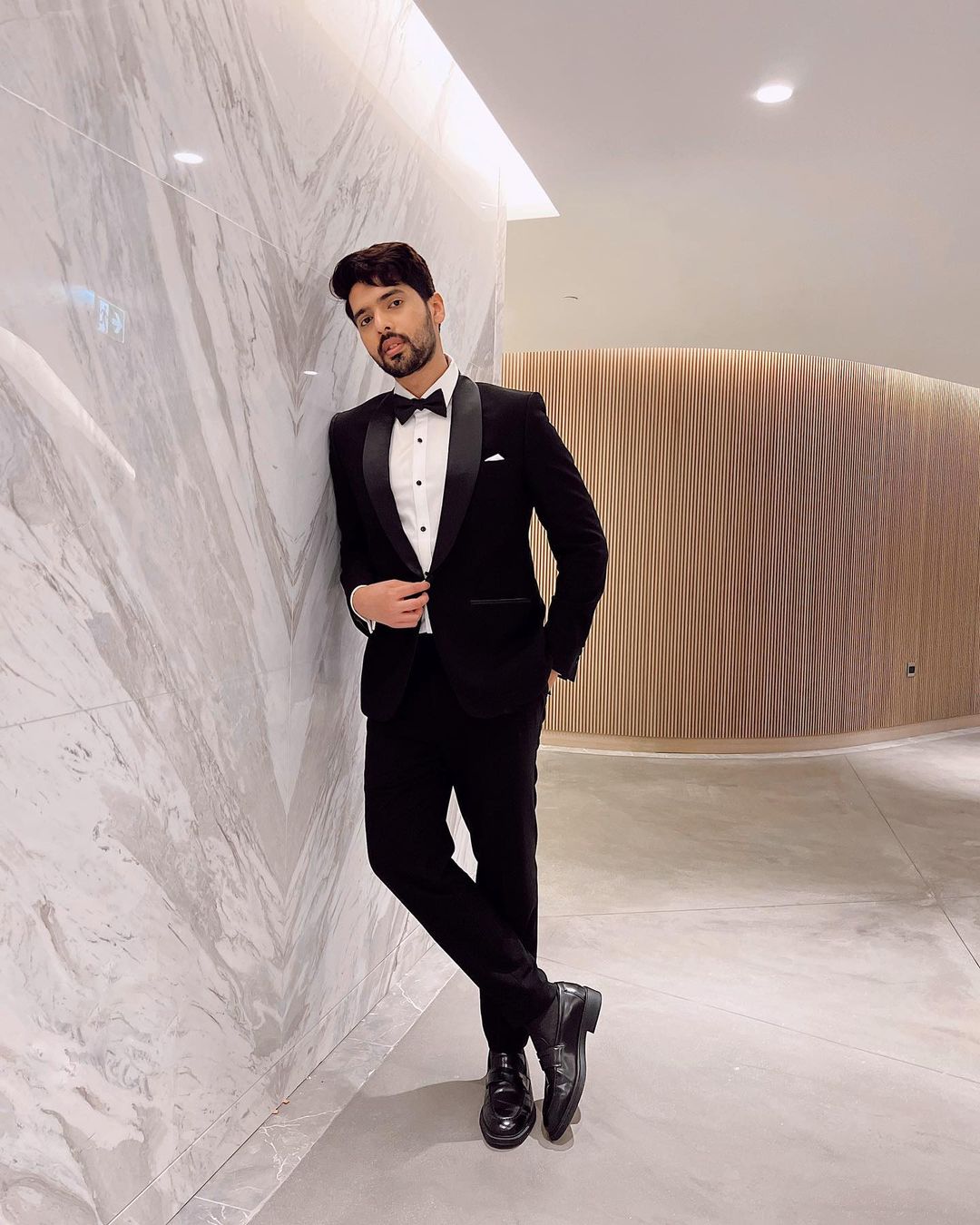 Armaan Malik showed his hot and handsome style in suit 3664