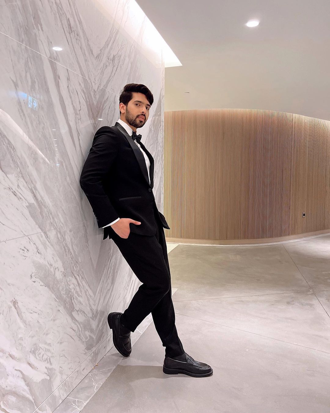 Armaan Malik showed his hot and handsome style in suit 3666