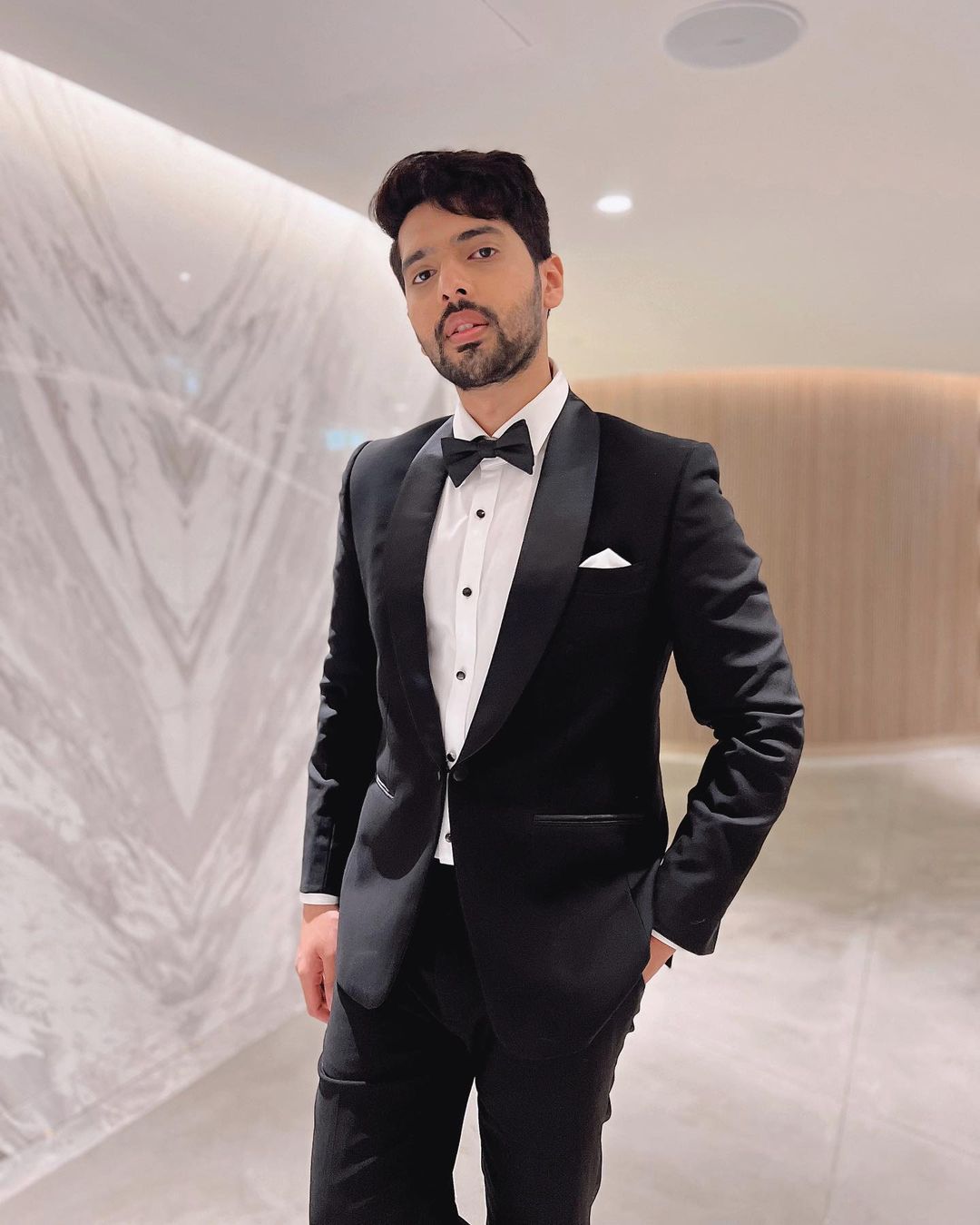 Armaan Malik showed his hot and handsome style in suit 3667