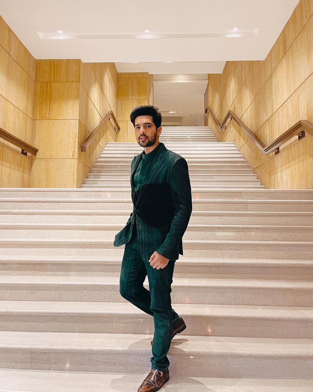 Armaan Malik showed his hot and handsome style in suit 3661