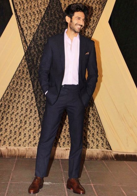 From Ranbir Kapoor to Varun Dhawan: Handsome in suit jacket 3572