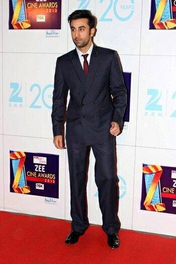 From Ranbir Kapoor to Varun Dhawan: Handsome in suit jacket 3573