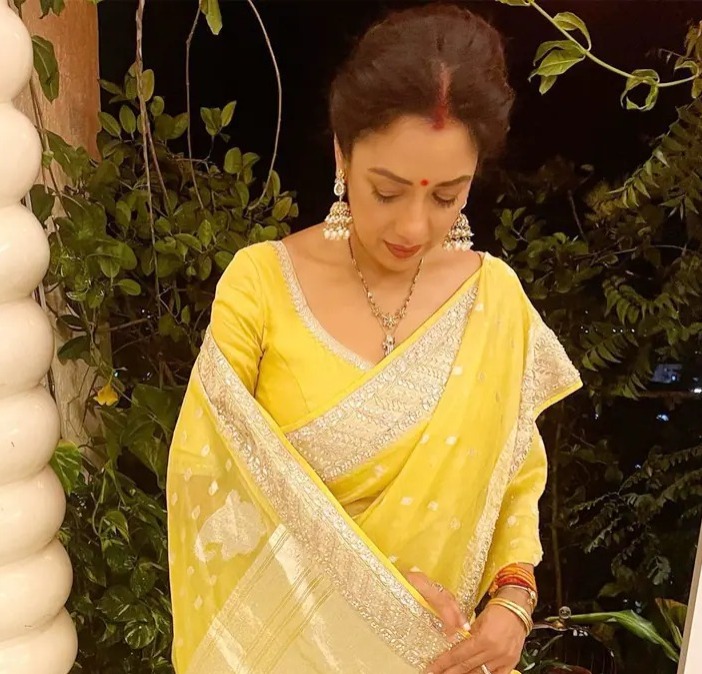 Rupali Ganguly and Sriti Jha looked beautiful in yellow sari, fans expressed their love 2958
