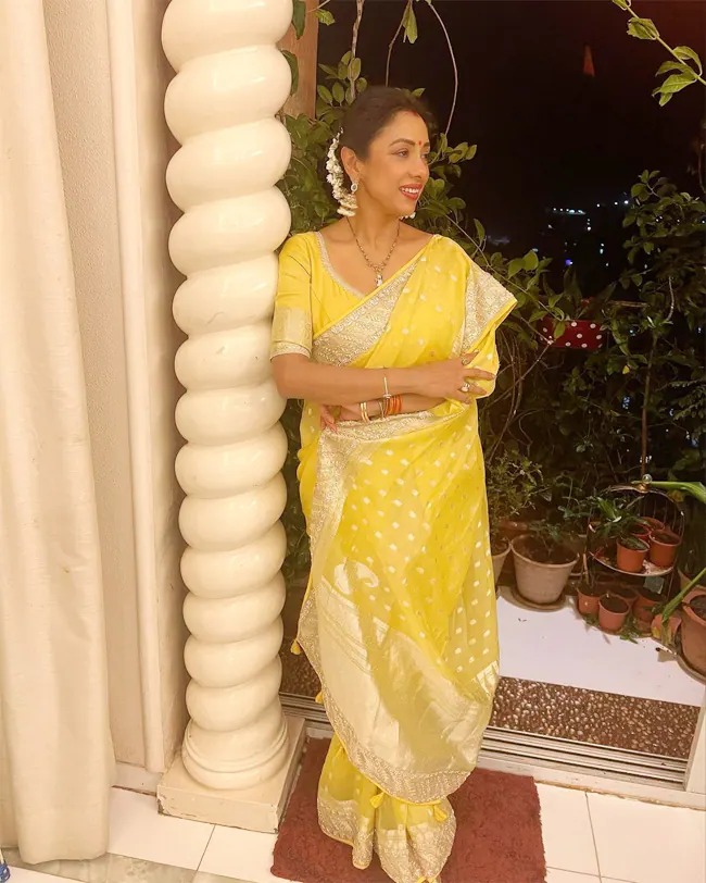 Rupali Ganguly and Sriti Jha looked beautiful in yellow sari, fans expressed their love 2959