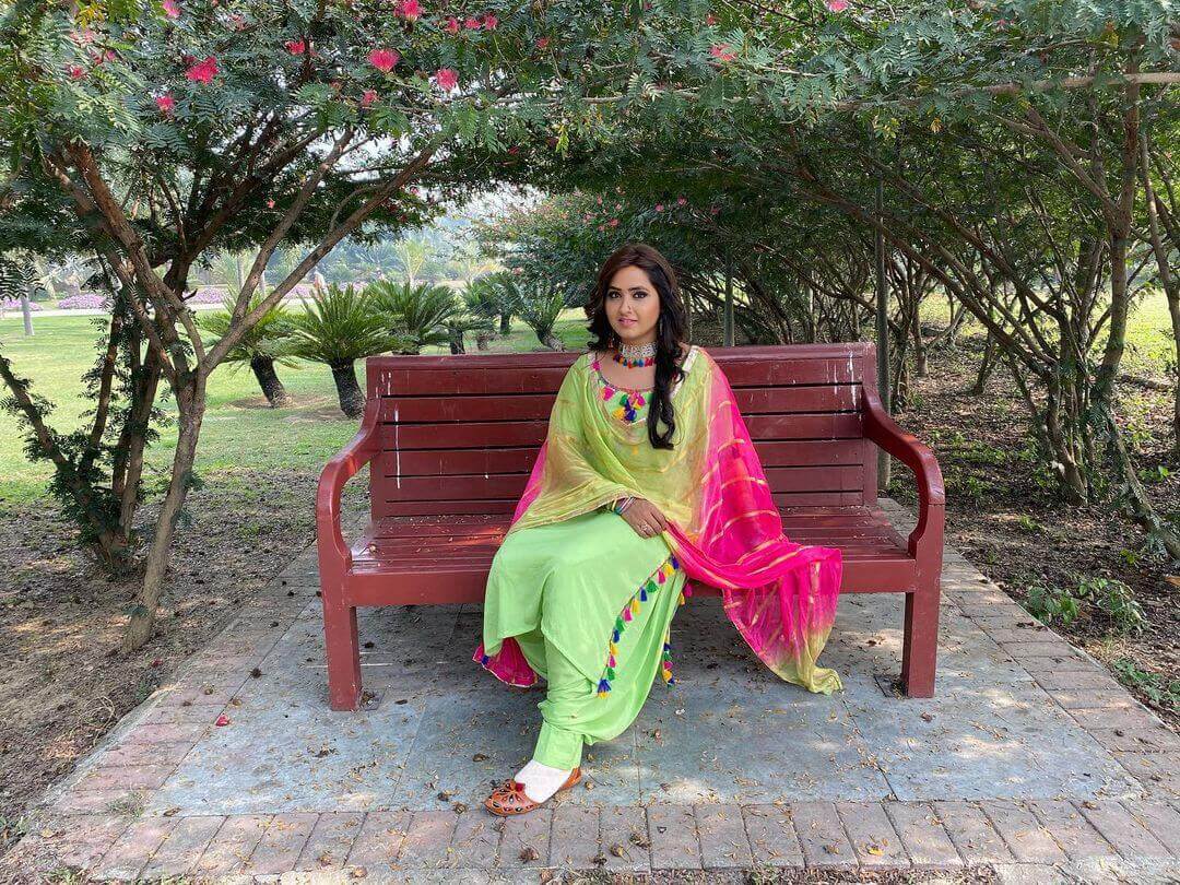 See Indian look in Kajal Raghwani's suit salwar 3902