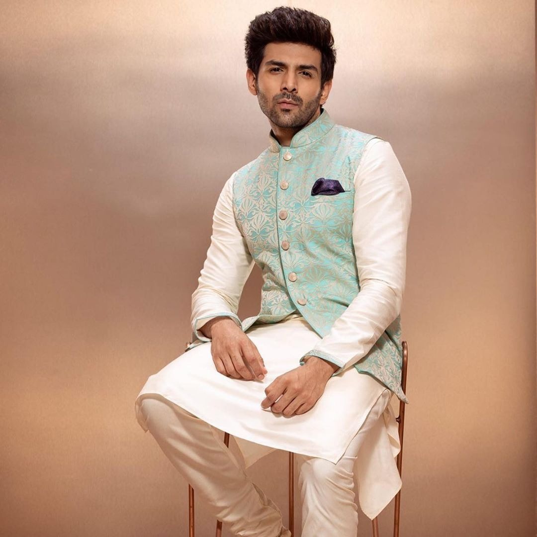 Varun Dhawan or Kartik Aaryan; Who looked more handsome in Jacket Sherwani 2787