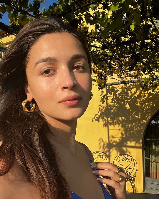 Alia Bhatt looks glamorous even without makeup, see photos 8397