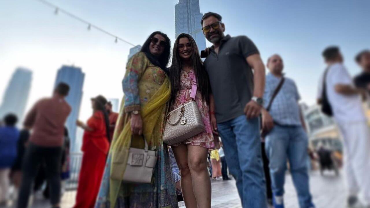 Amrapali Dubey was seen holidaying with Dinesh Lal Yadav in Dubai, shared photos 7233