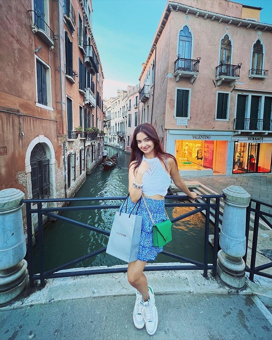 Anushka Sen lost in the memory of Italy, brought back memories through pictures 7933