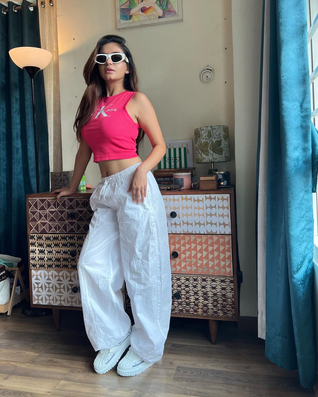 Anushka Sen or Avneet Kaur: Who raised the mercury with a bold crop top? 8228