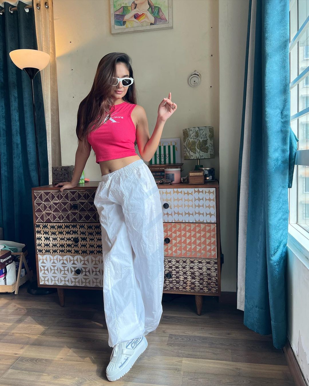 Anushka Sen or Avneet Kaur: Who raised the mercury with a bold crop top? 8233