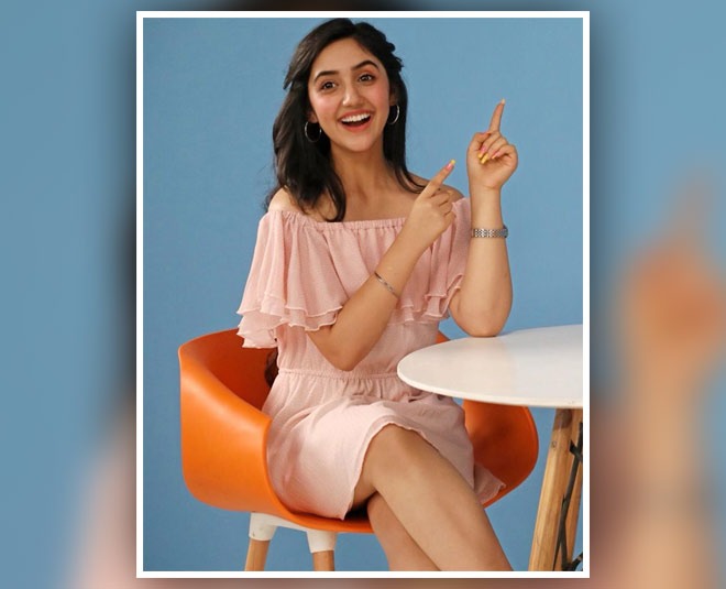 Ashnoor Kaur shared her beautiful picture in off shoulder outfit 4342