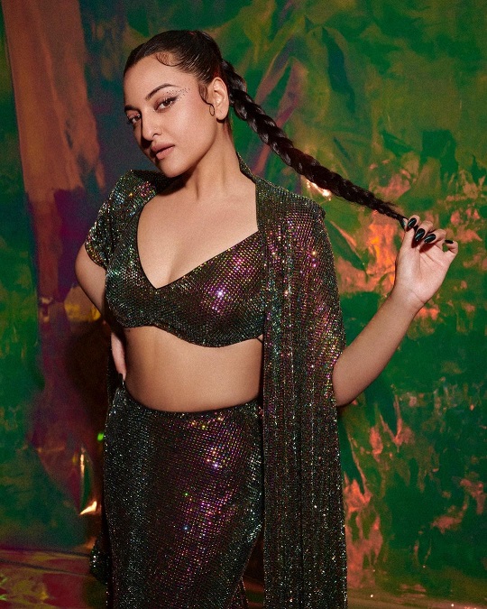 Dabangg girl Sonakshi Sinha looks dazzling in bright clothes, see proof 6419