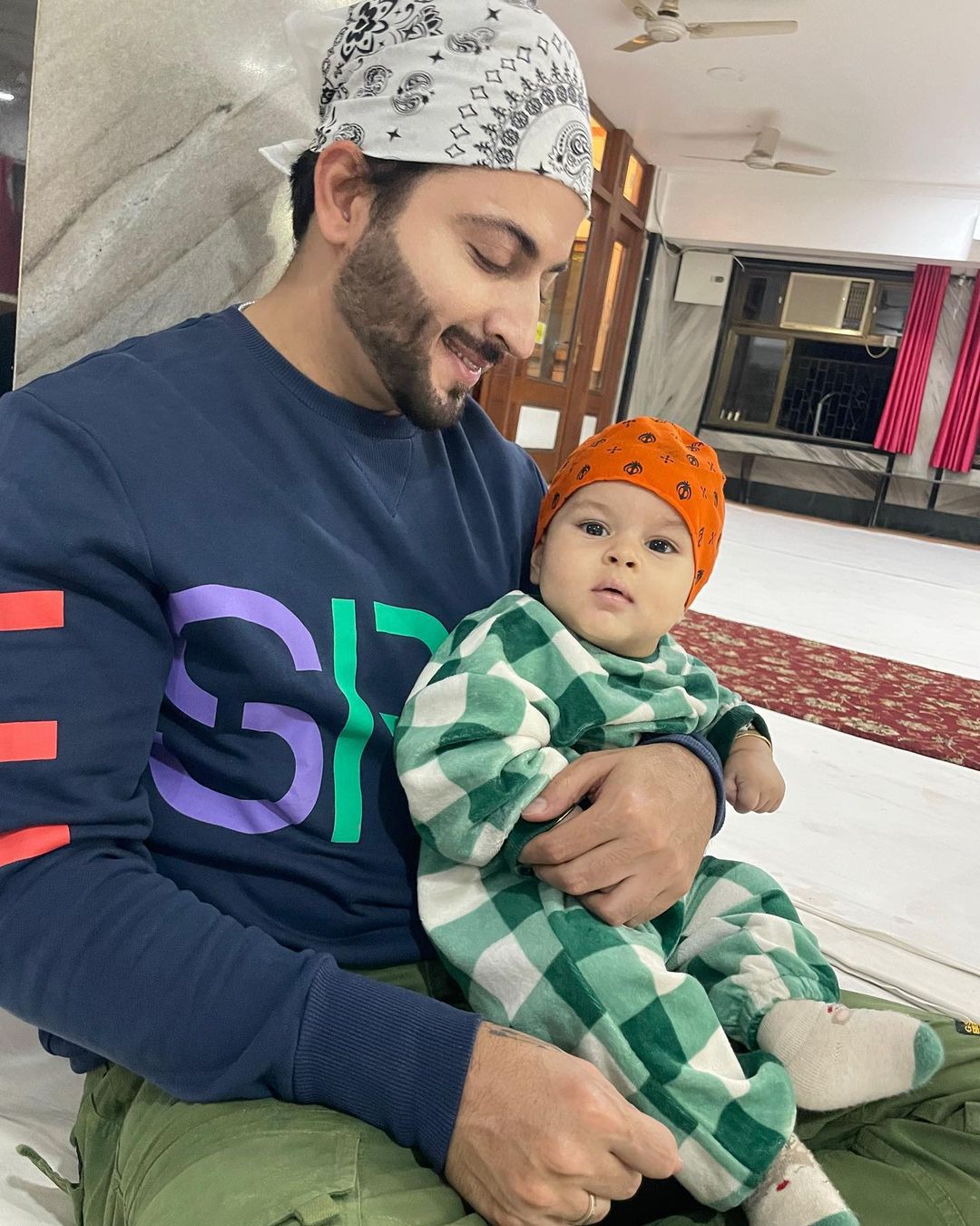 Dheeraj Dhupar is enjoying very fun moments with his son, see photos 5834