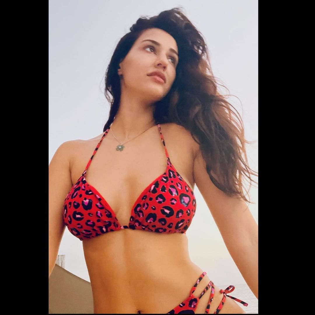 Disha Patni increased the heat on the beach, injured everyone with her hot bikini look 4656