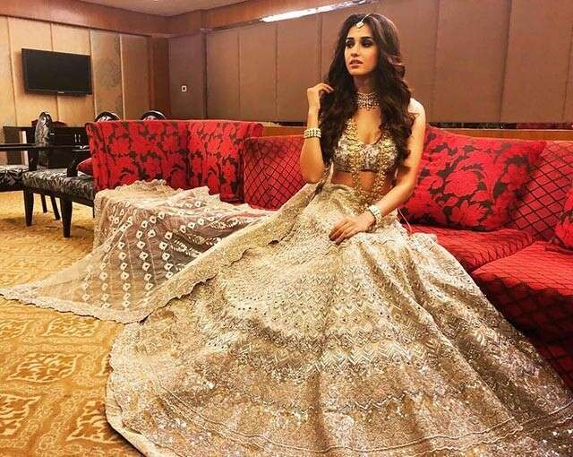 Follow these designer lehengas of Disha Patni in weddings, see the complete list 5530