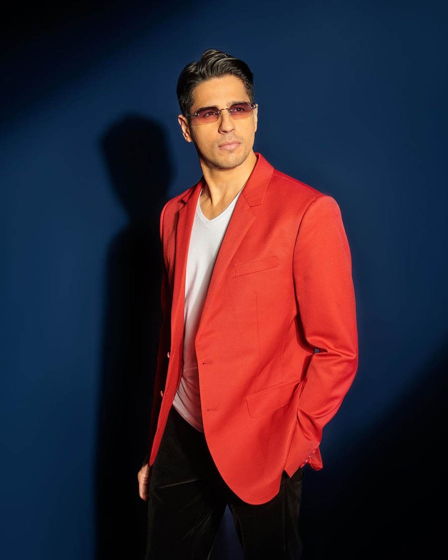 From Salman Khan to Sidharth Malhotra: These stars slay everyone in their red blazer suits, see photos 5663