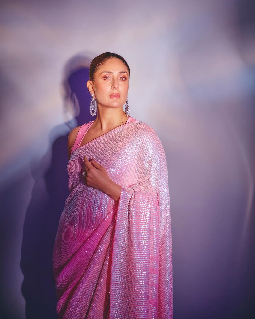 Kareena Kapoor Khan is serving beautiful vibes in sequinned saree look, see photos 6366