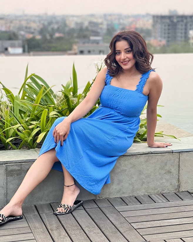 Monalisa is serving beautiful vibes in Calcutta, see photos 5567