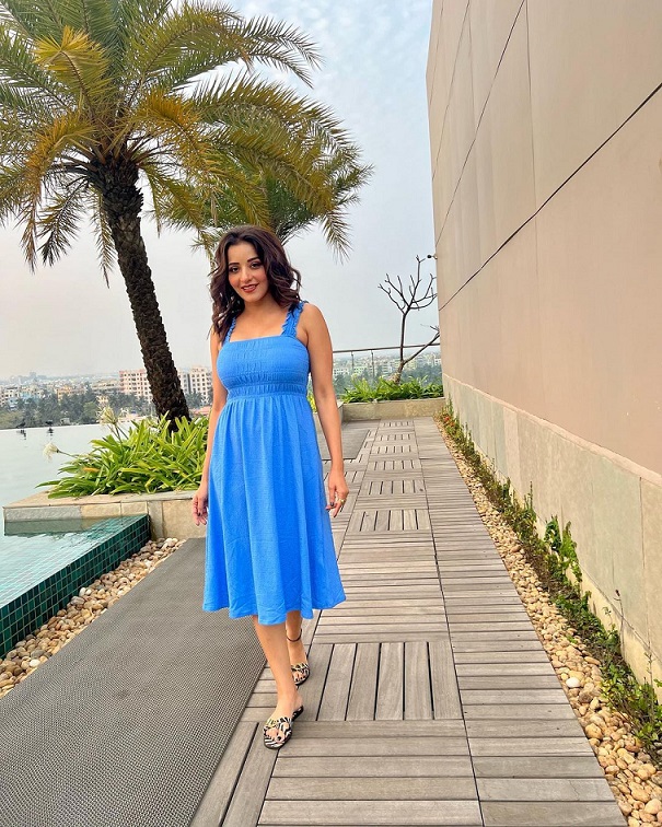 Monalisa is serving beautiful vibes in Calcutta, see photos 5561