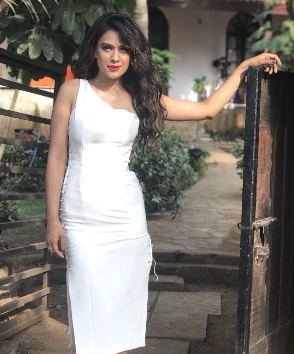 Nia Sharma sets the internet on fire by wearing a solid outfit, see photos 7748