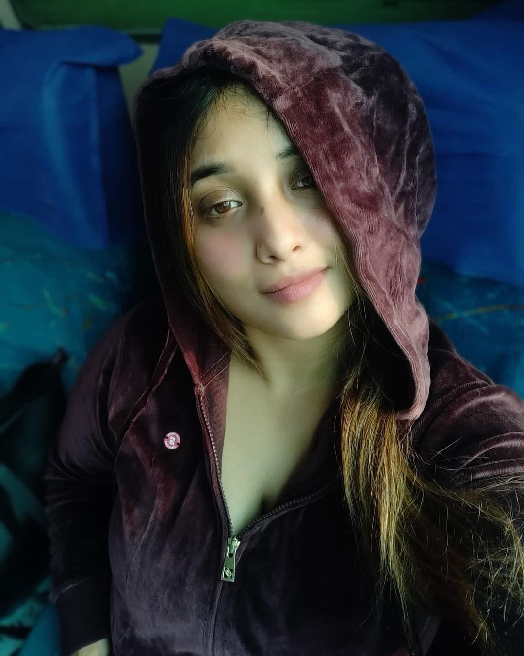 Rani Chatterjee shares her glamorous beauty during train journey, see photos 6261