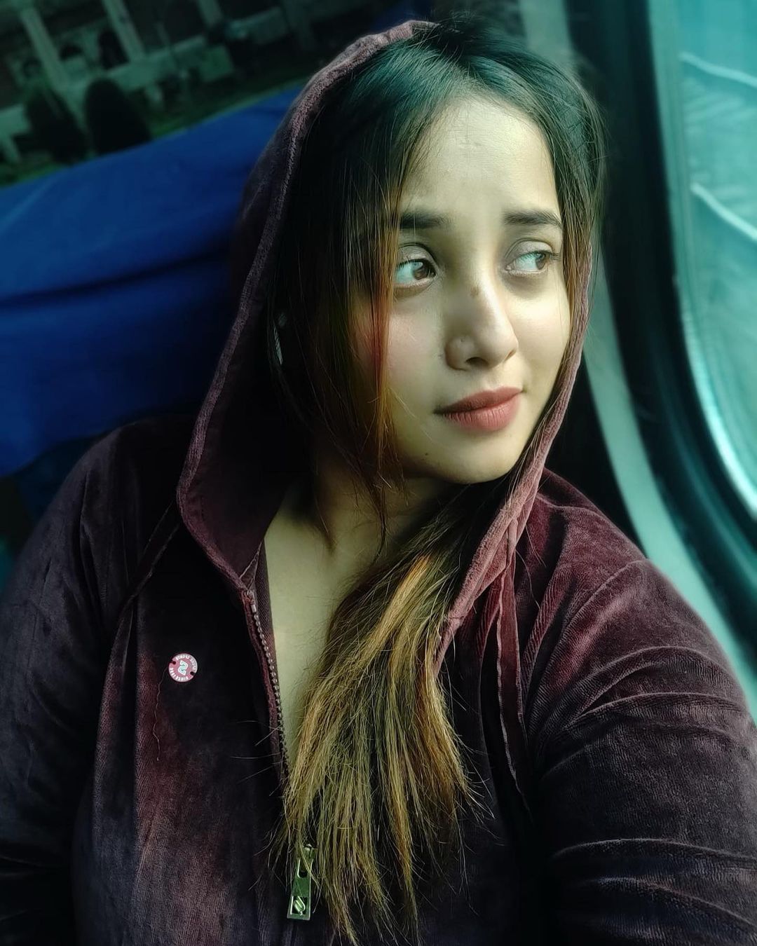Rani Chatterjee shares her glamorous beauty during train journey, see photos 6263