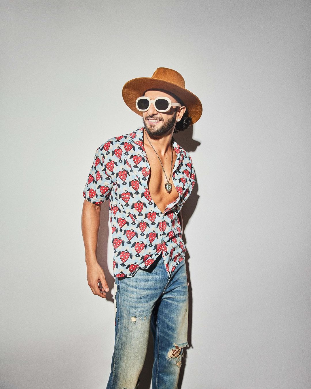 Ranveer Singh is rocking in stylish shirt look, see photos 4724