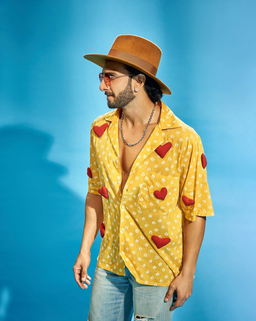 Ranveer Singh is rocking in stylish shirt look, see photos 4726