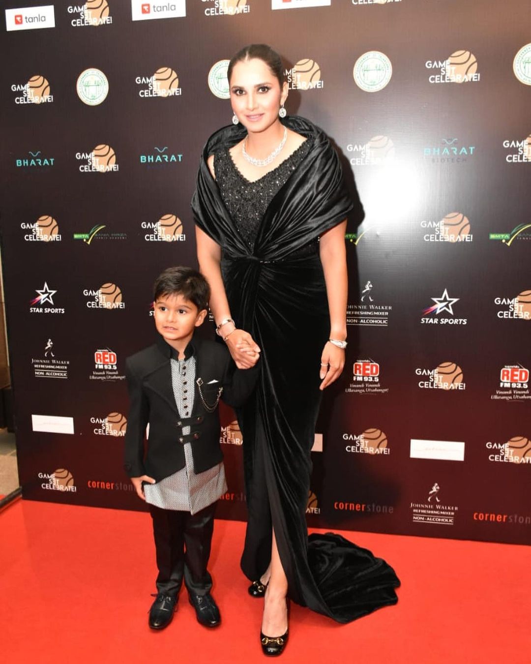 Sania Mirza captivated everyone with her son in a black outfit, see stunning pictures 6102