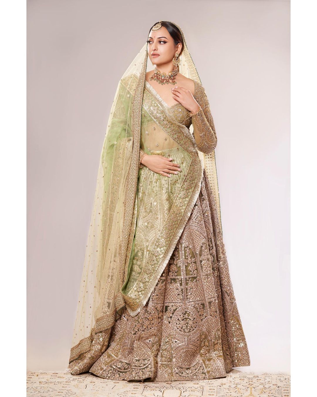 Sonakshi Sinha is attracting everyone with her unique bridal lehenga look 5857