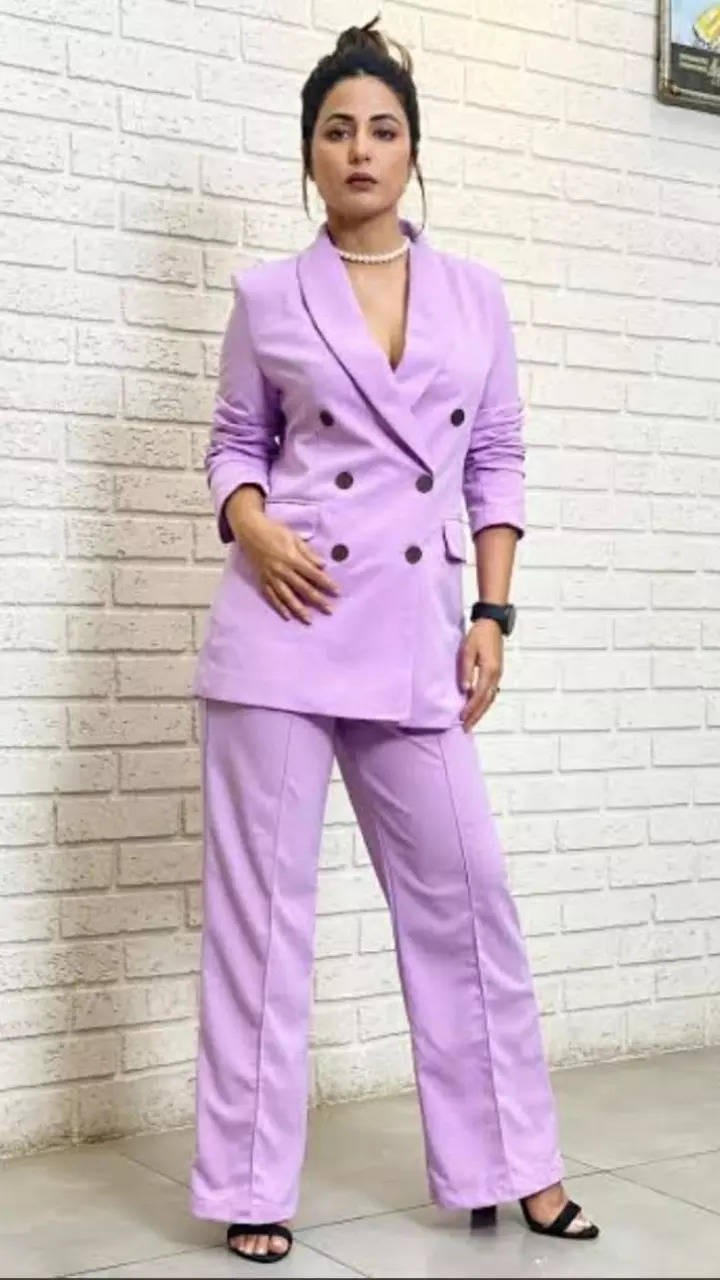 Surbhi Chandna or Hina Khan: Who impressed fans in the lavender pant suit? 7830