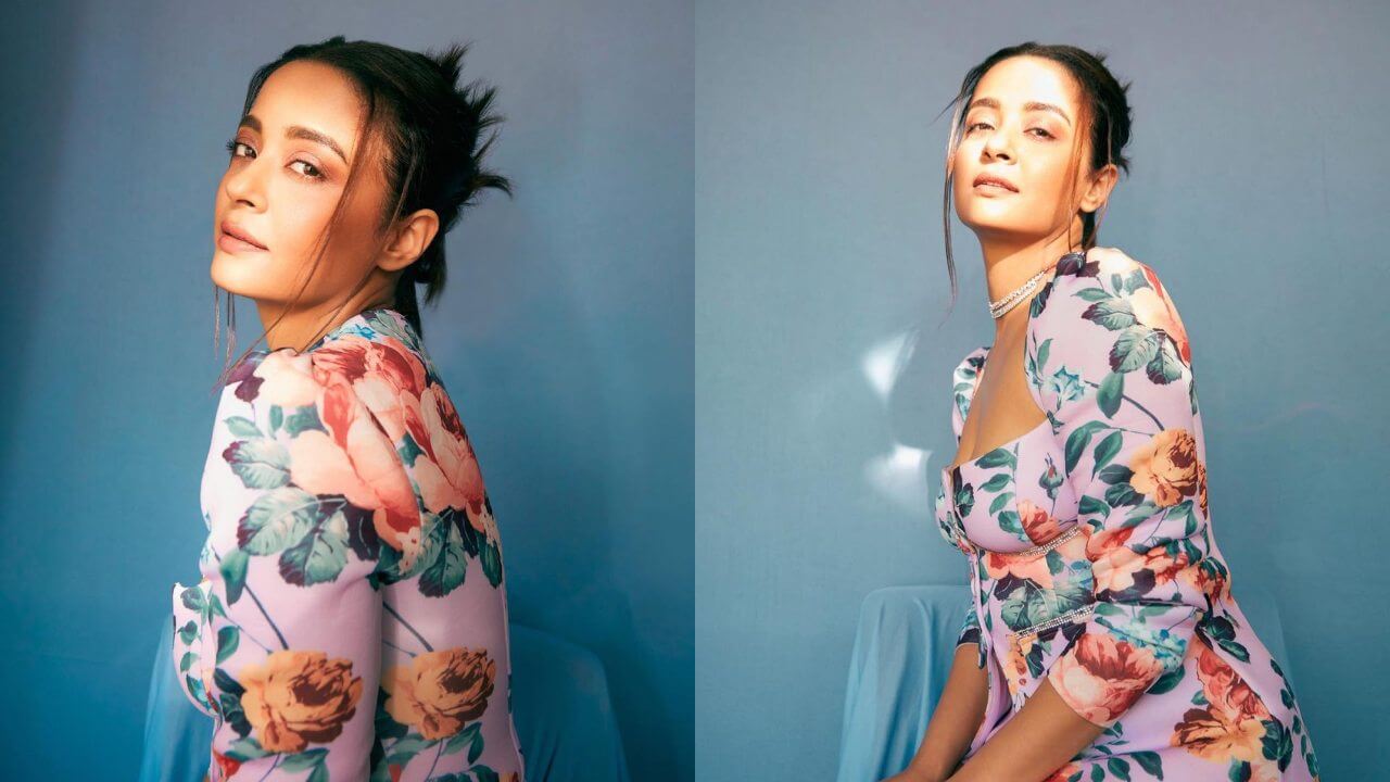 Surveen Chawla's hotness created furore on the internet, everyone was intoxicated by her hot floral printed mini dress 4088