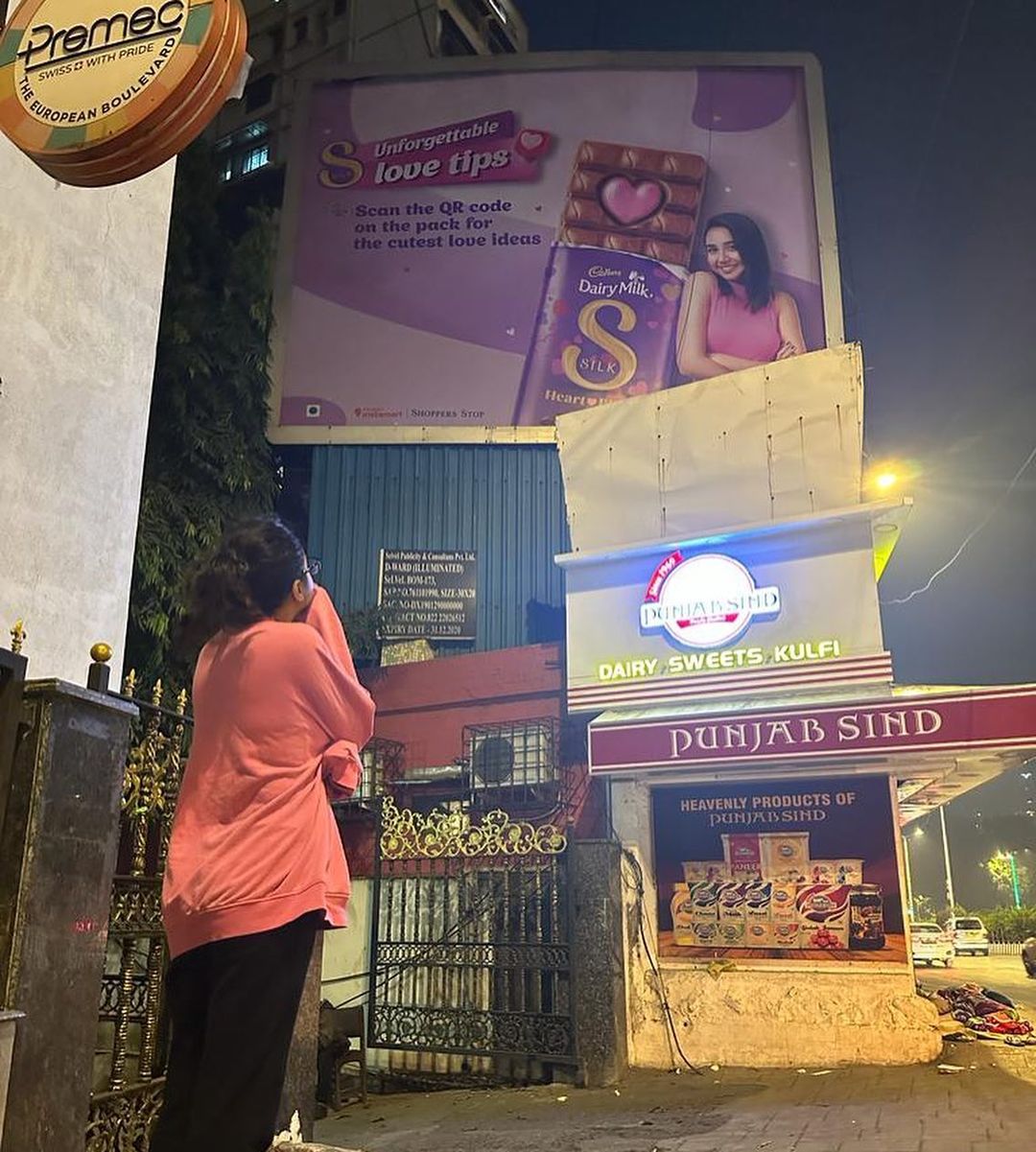 The company in which the father used to work, now the daughter's picture is printed on the billboard of the same company, Prajakta Koli aka Mostly Sen is a very unique story 5876