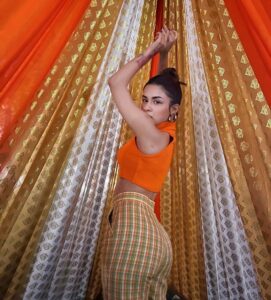 Avneet Kaur gives special status to the choice of orange in fashion, see photos 10022