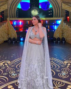 Kundali Bhagya fame Shraddha Arya is wooing fans with her glamorous look 10550