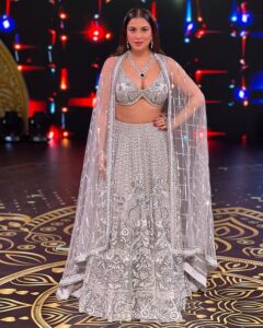Kundali Bhagya fame Shraddha Arya is wooing fans with her glamorous look 10551