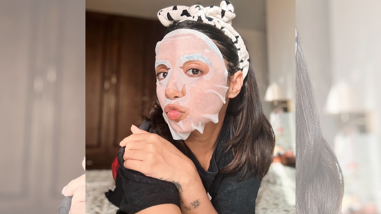 Prajakta Koli put on a sheet mask, so the fan said, "Why have you put dosa on your mouth?" 10031