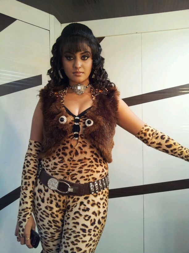 Rani Chatterjee or Akshara Singh: Which actress created havoc on the internet in a leopard print outfit? 10400