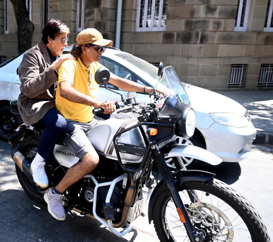 Amitabh Bachchan and Anushka Sharma: Riding without a helmet cost the stars 14454