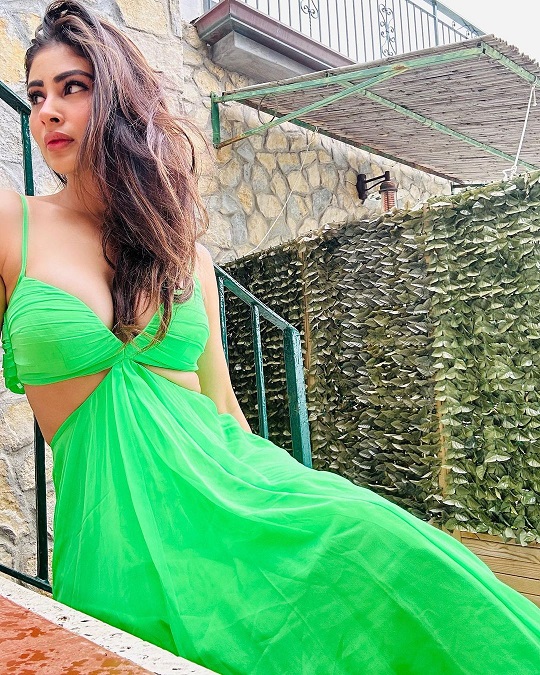 Mouni Roy's bold vacation look set the internet on fire 14517