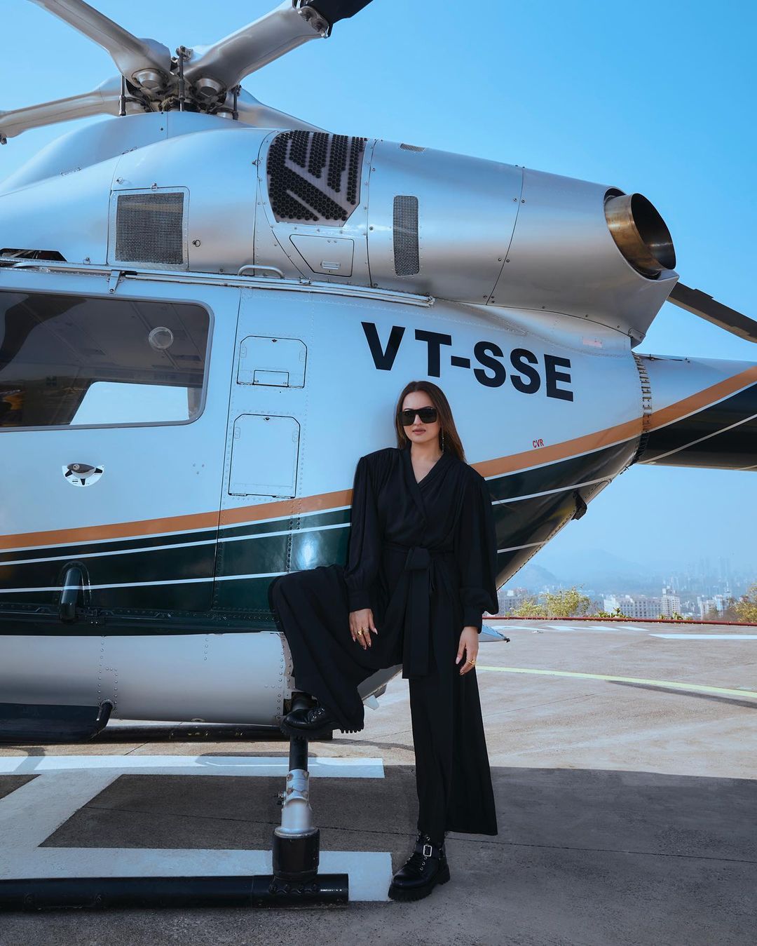 Someone should learn to use helicopter from her, Sonakshi Sinha adopted helicopter for fashion 14411