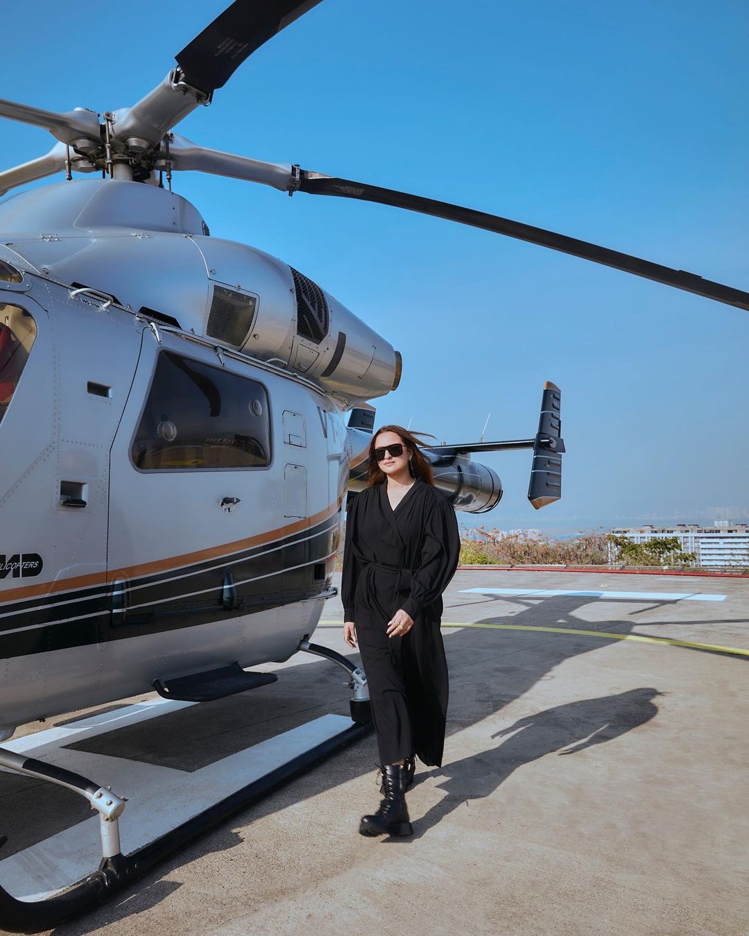 Someone should learn to use helicopter from her, Sonakshi Sinha adopted helicopter for fashion 14410