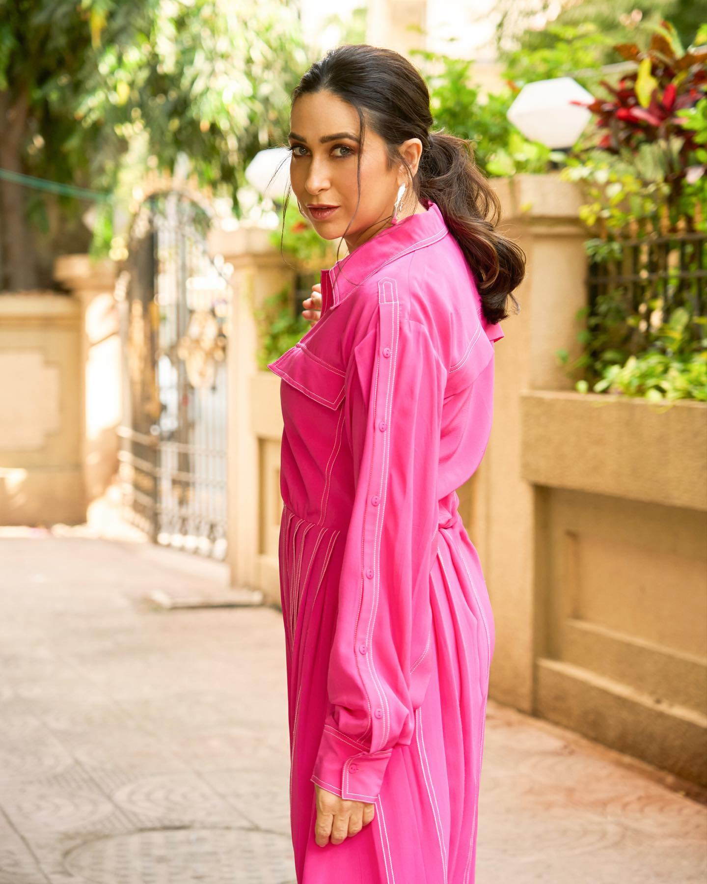 Karisma Kapoor is the queen of millions of hearts even at the age of 48, see her charming avatar 17298