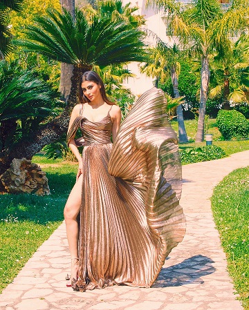 Mouni Roy's metallic gown look left the internet in a tizzy 16868