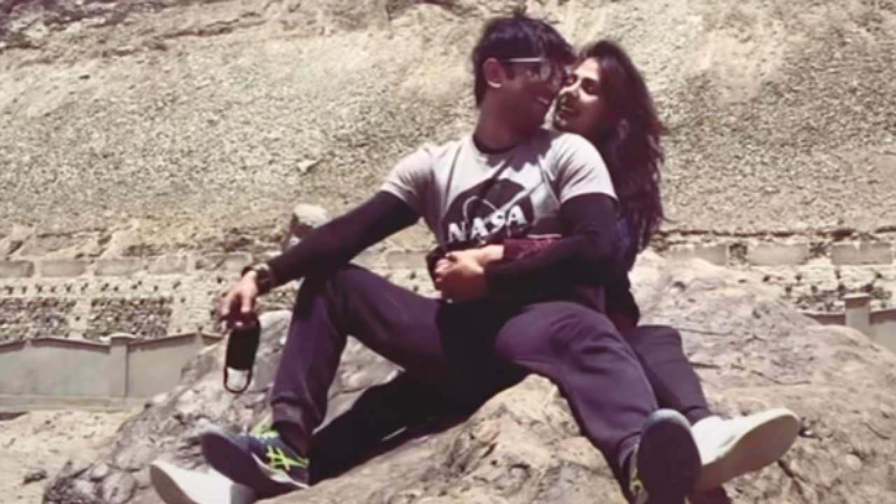 Riya Chakraborty shared unseen video on the death anniversary of late Sushant Singh Rajput, watch video 17400