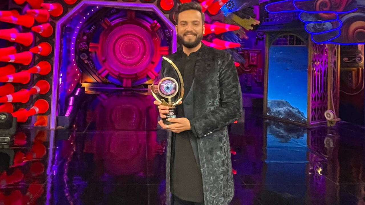 Bigg Boss OTT 2 Winner: Elvish Yadav ने जीता बिग बॉस का खिताब, Abhishek Malhan को दी मात 24917