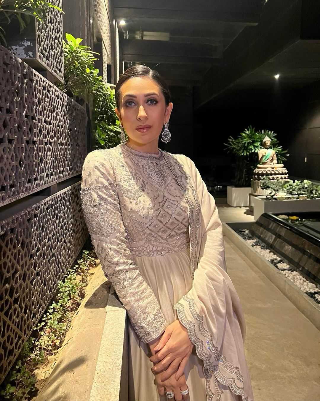 49 की उम्र कहर ढा रही है Karishma Kapoor, अनारकली से किया फैंस को प्रभावित 30843